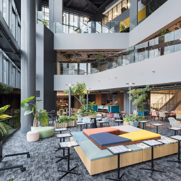 大阪本社 オフィス風景 2